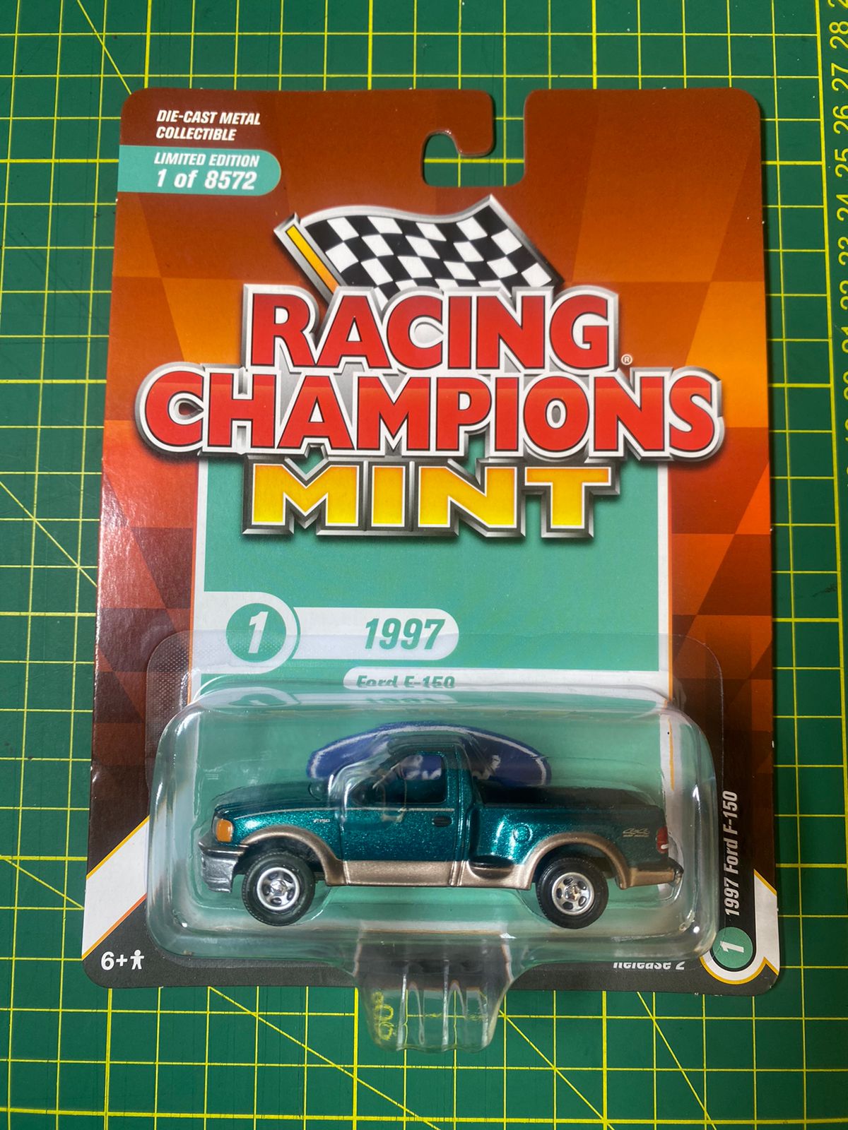Ford F-250 Pickup 1997 Scale 1:64 (Discontinued Model)