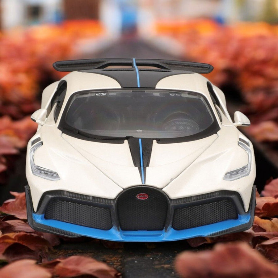Auto Bugatti Divo In Charcoal Escala 1:24 - KATZER