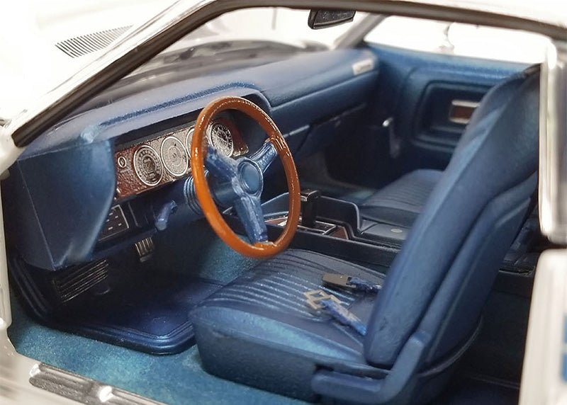 Auto Dodge Challenger R/T Año 1971 In Bright Edición Especial Escala 1:18 - KATZER