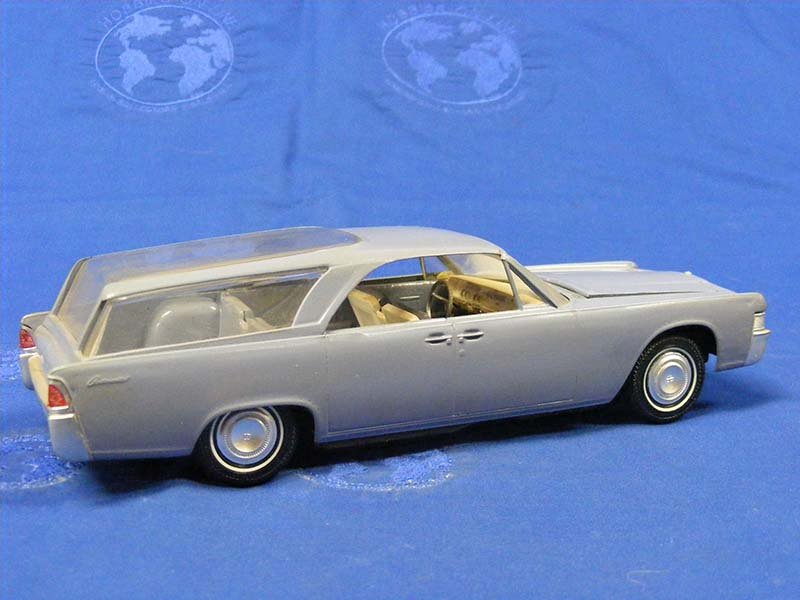 Auto Lincoln Continental 1965 Wagon Escala 1:25 (Modelo Descontinuado) - KATZER