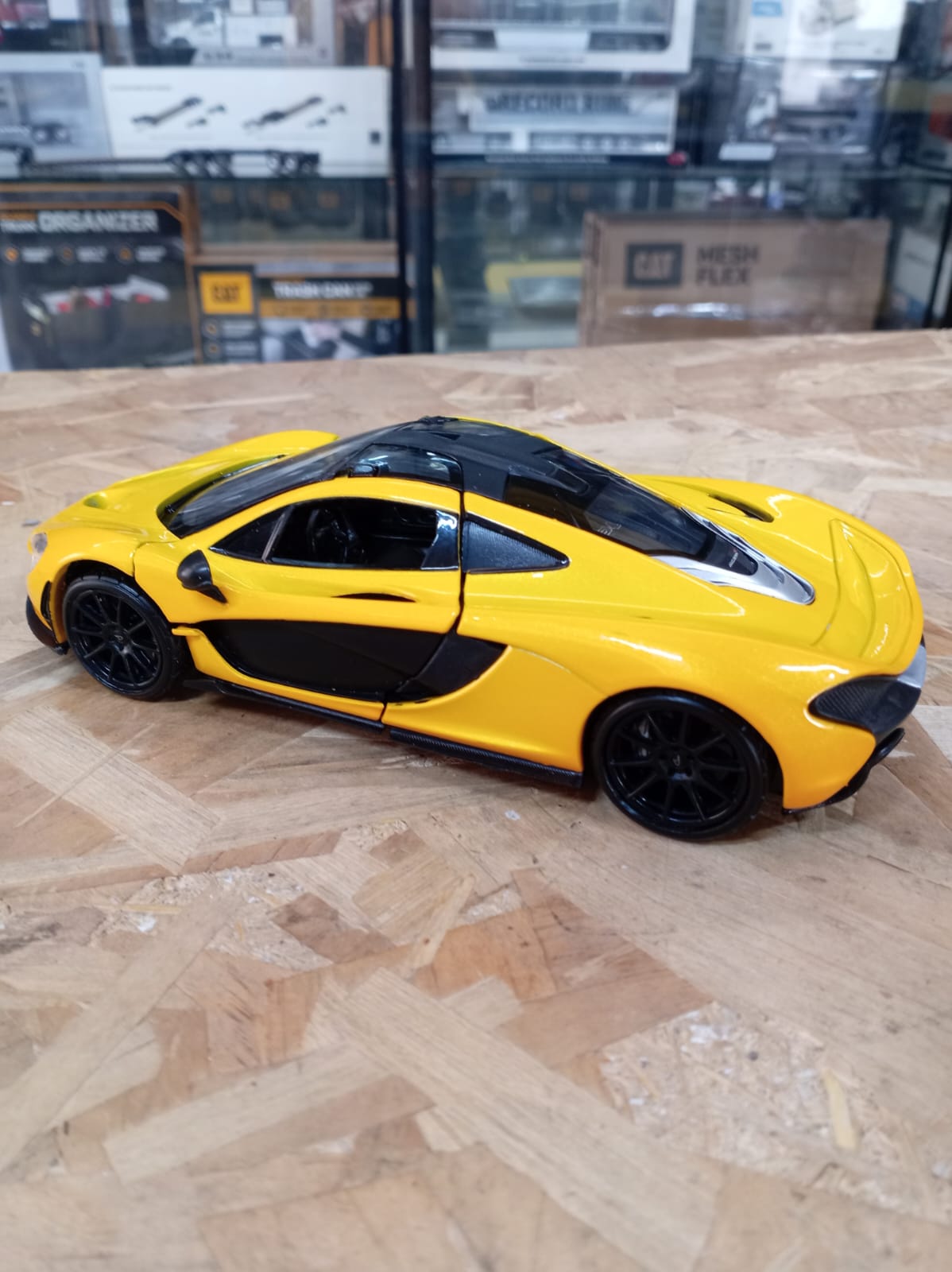 McLaren P1 Car Scale 1:24