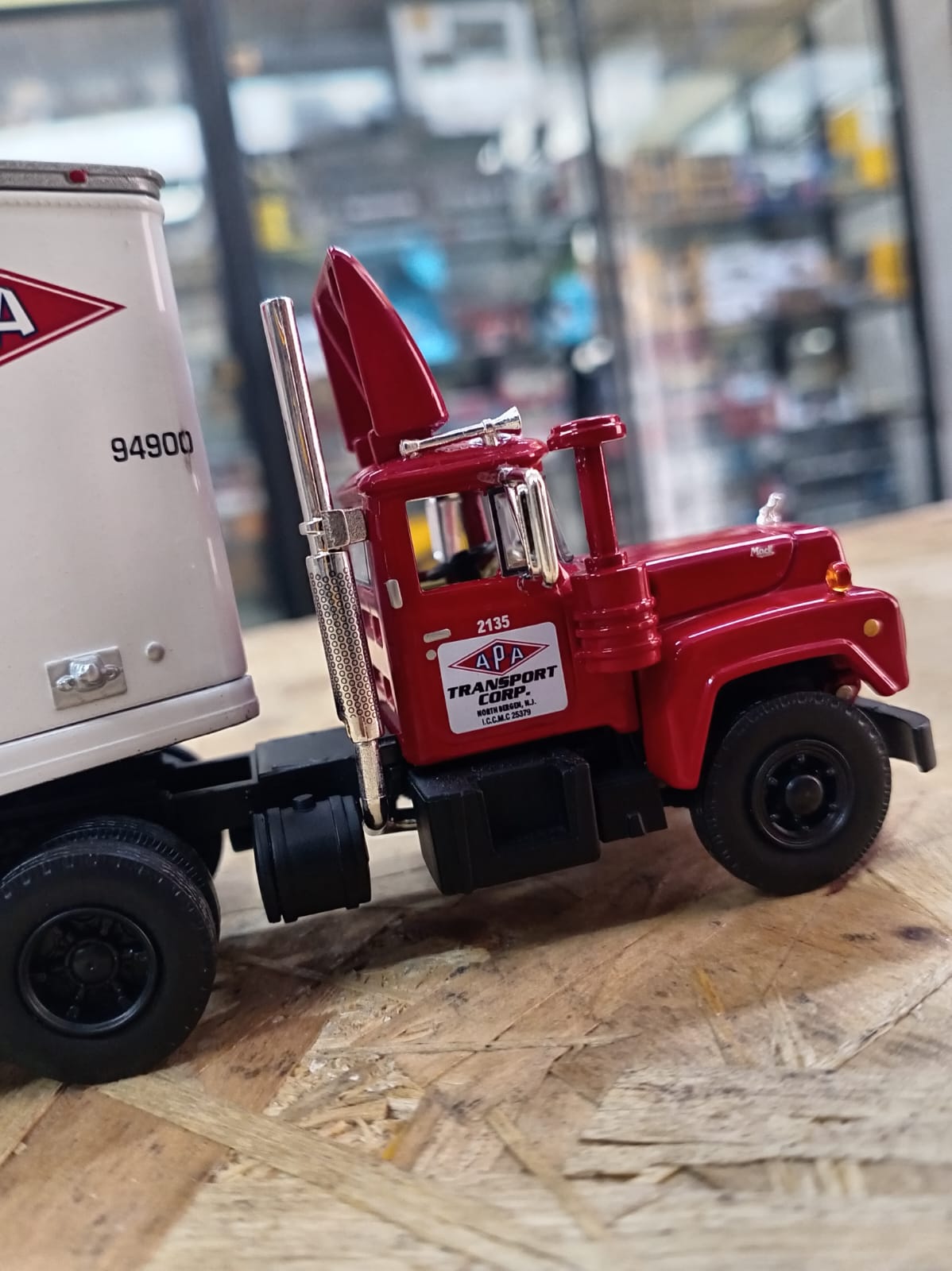 Mack R-Model Day Cab 28' APA Transport Trailer Scale 1:64 (Discontinued Model)