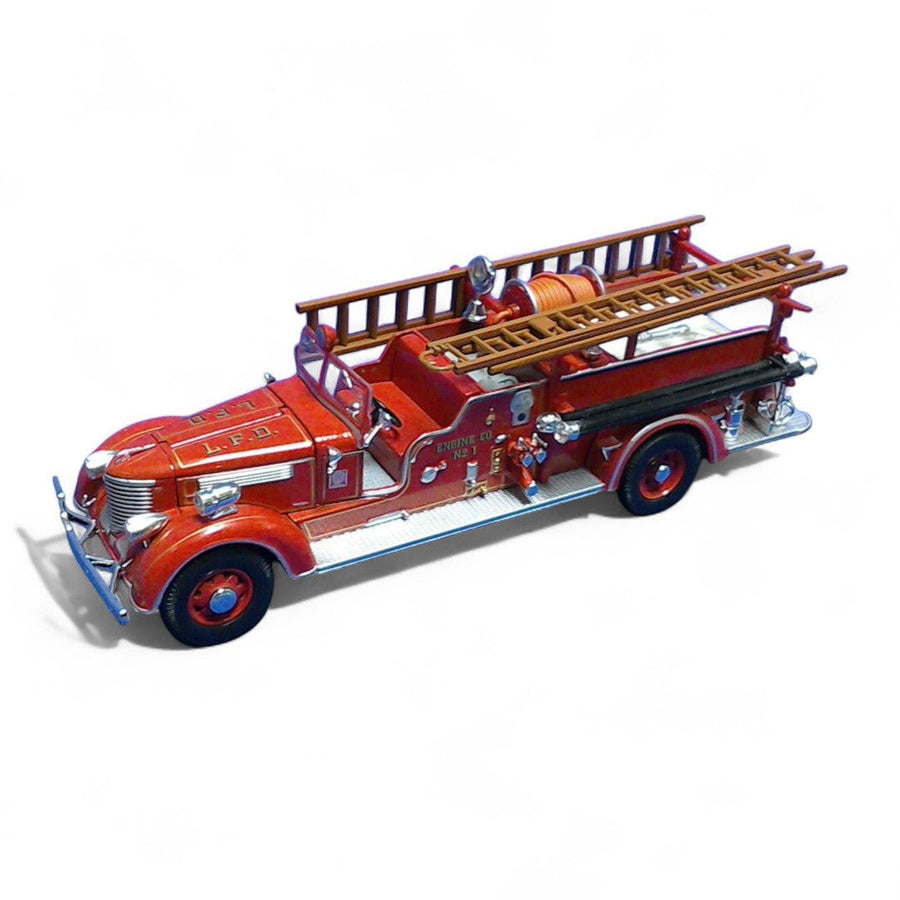 Camión De Bomberos Packard 1939 Escala 1:32 (Modelo Descontinuado) - KATZER