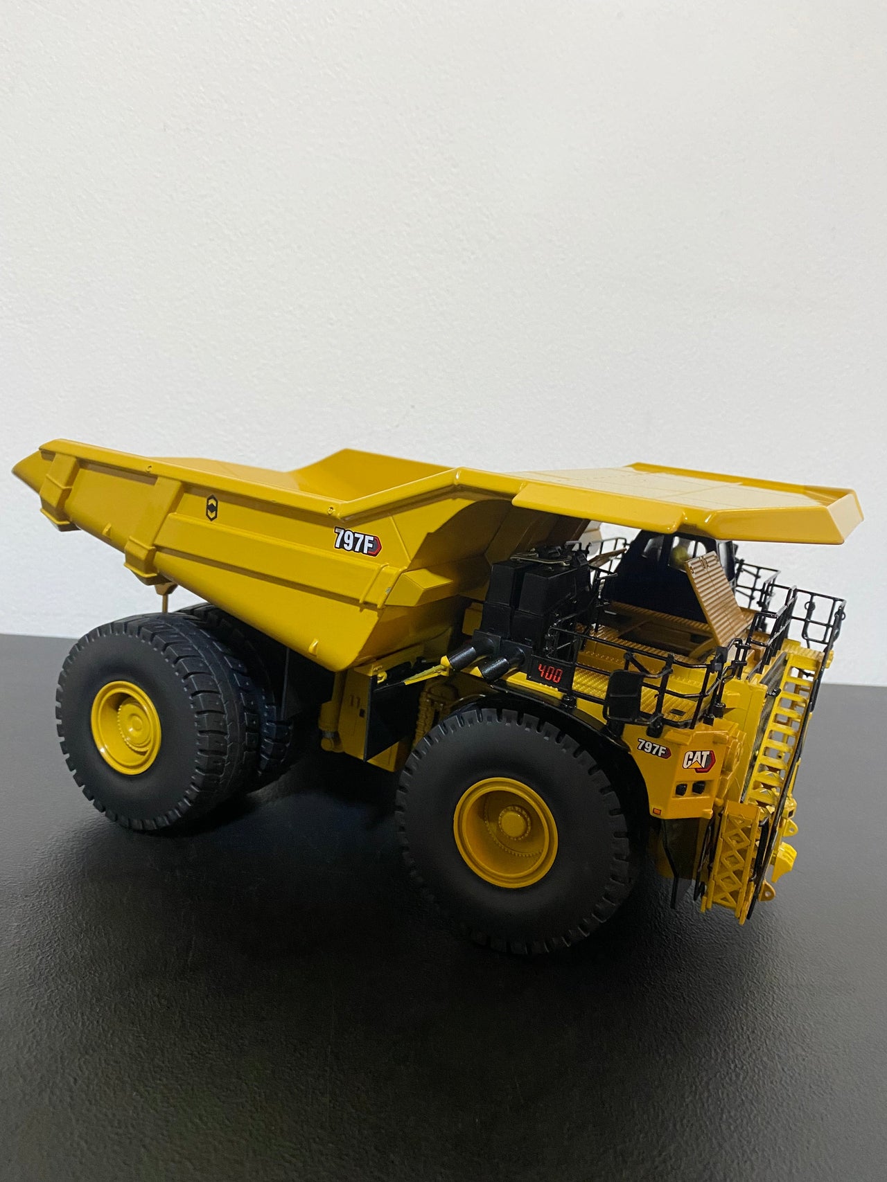Camión Minero 797F Tier 4 Escala 1:50 - KATZER