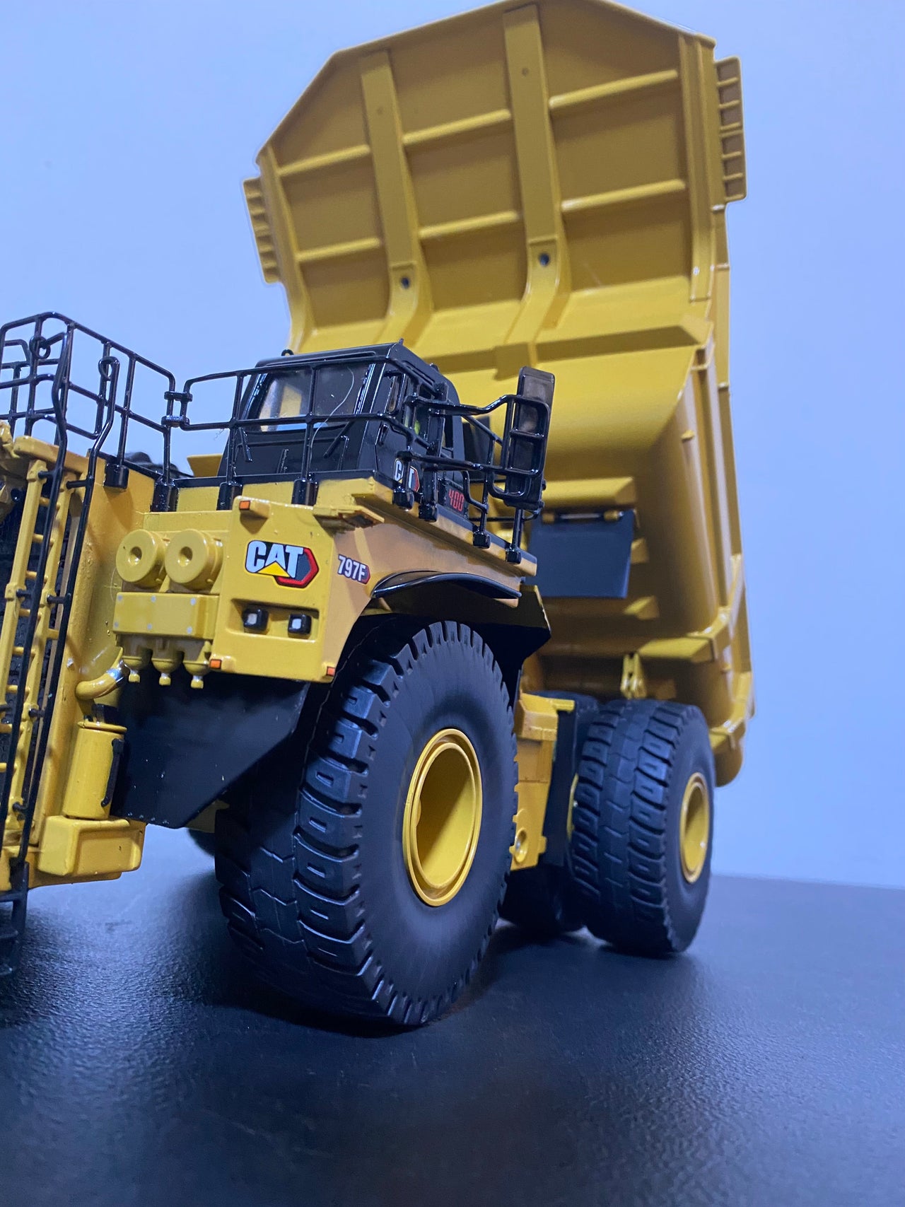 Camión Minero 797F Tier 4 Escala 1:50 - KATZER