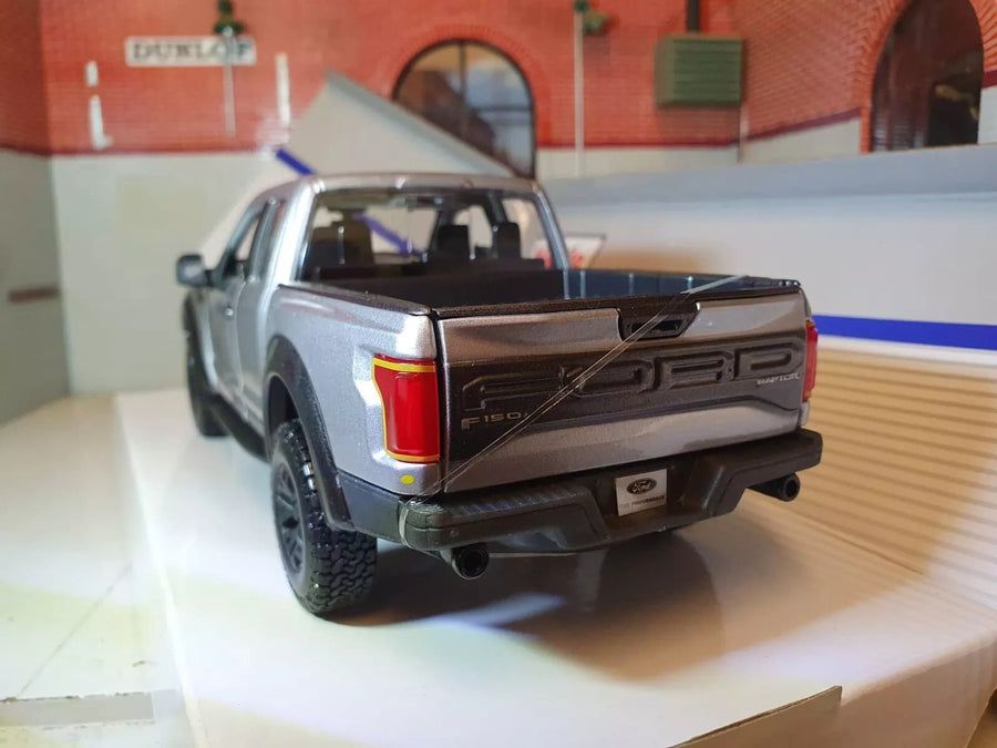 Camioneta Ford F150 2017 Raptor Escala 1:24 (Modelo Descontinuado) - KATZER