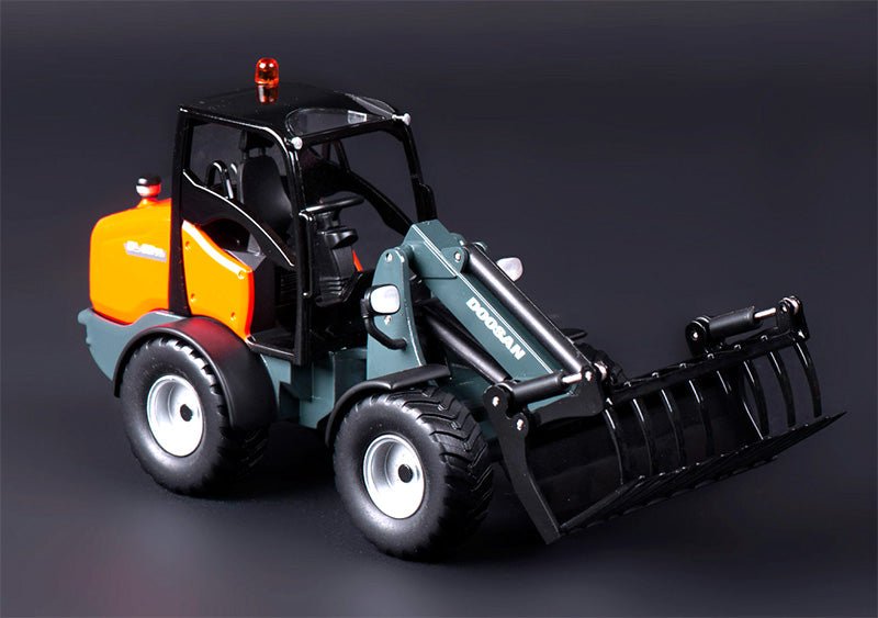 Cargador De Ruedas Doosan DL80TL Escala 1:32 - KATZER