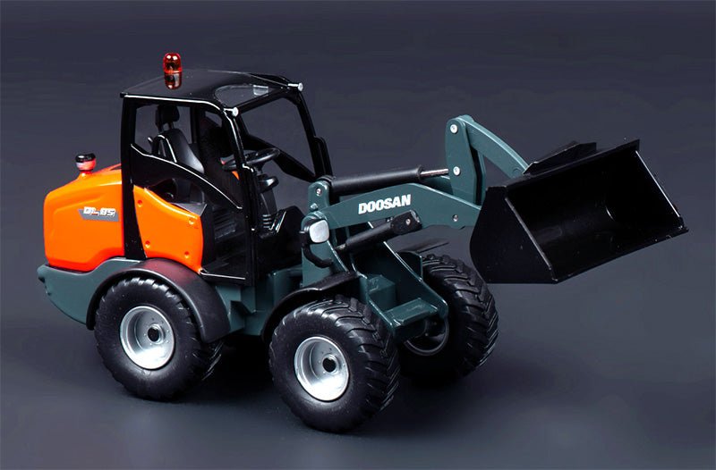 Cargador De Ruedas Doosan DL85 Escala 1:32 - KATZER