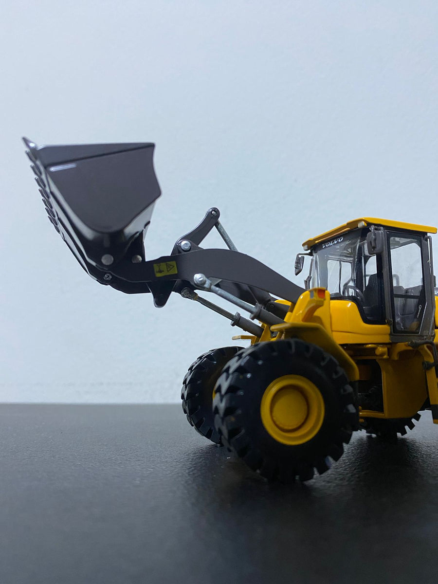 Cargador De Ruedas Volvo L105 Escala 1:50 (Modelo Descontinuado) - KATZER