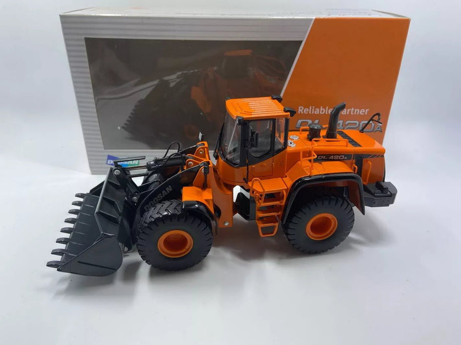 Cargador Doosan DL420A Escala 1:40 (Modelo Descontinuado) - KATZER