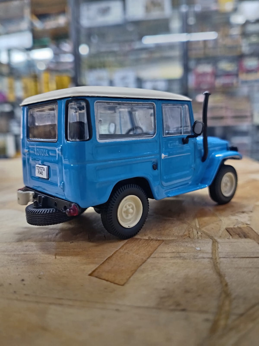 Auto Toyota Land Cruiser FJ40 Escala 1:43 (Modelo Descontinuado)
