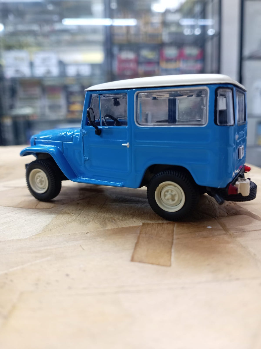 Auto Toyota Land Cruiser FJ40 Escala 1:43 (Modelo Descontinuado)