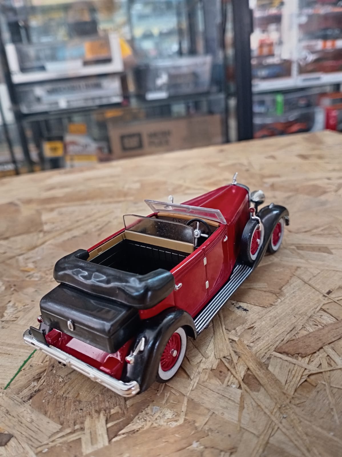 Volkswagen Beetle Car Year 1966 Gulf Scale 1:24