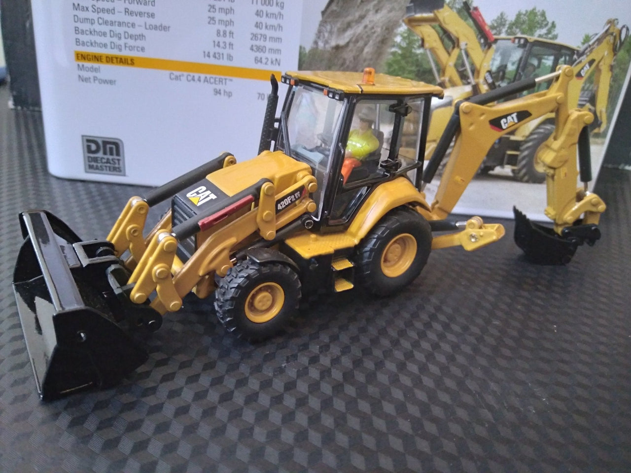 Retroexcavadora 420F2 IT Escala 1:50 - KATZER