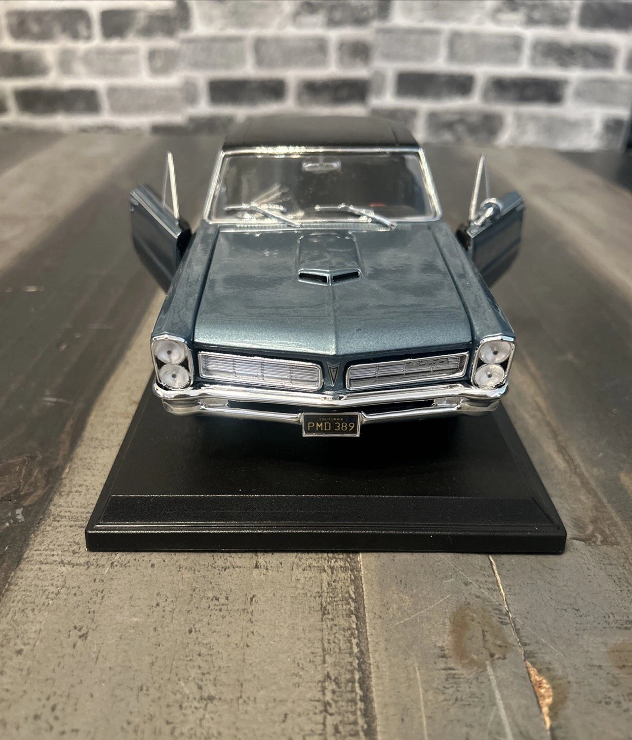 Auto Pontiac GTO Año 1965 Escala 1:18