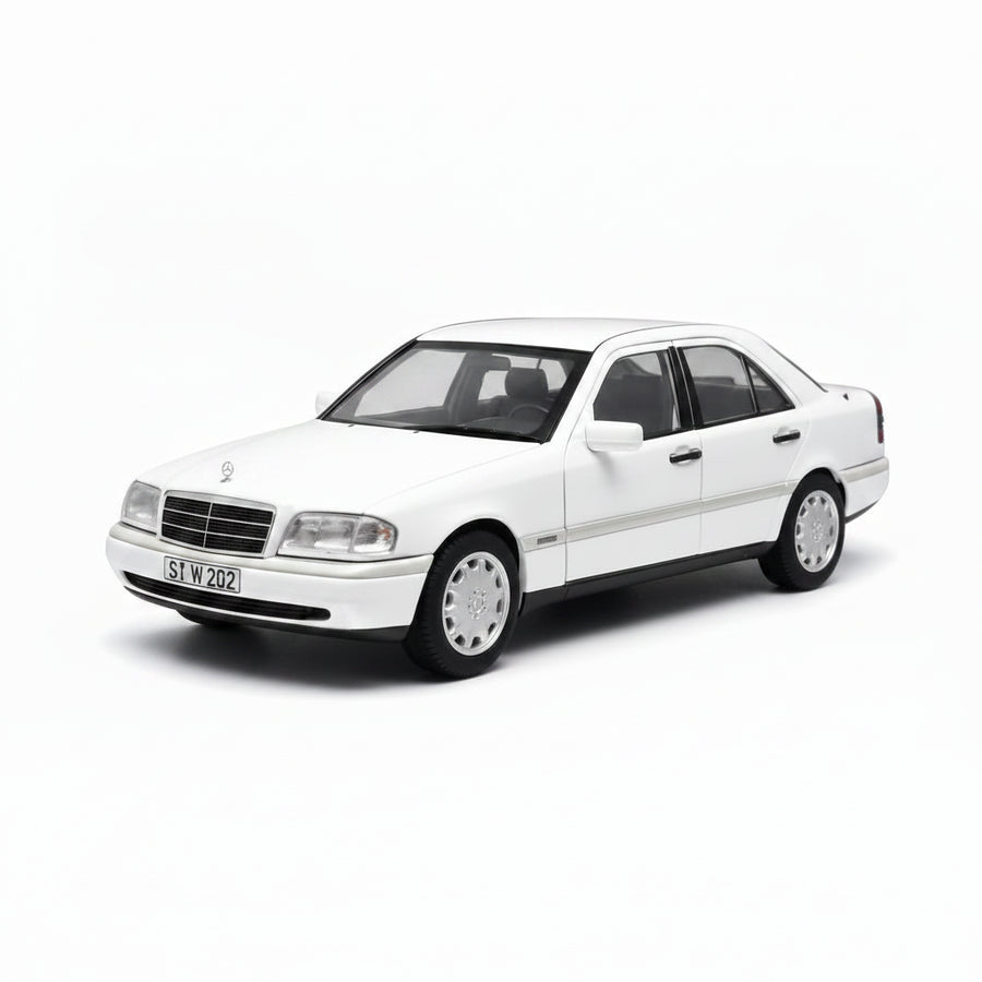 Auto Mercedes Benz C200 (W202) Año 1993-1996 Escala 1:18 (Modelo Descontinuado)