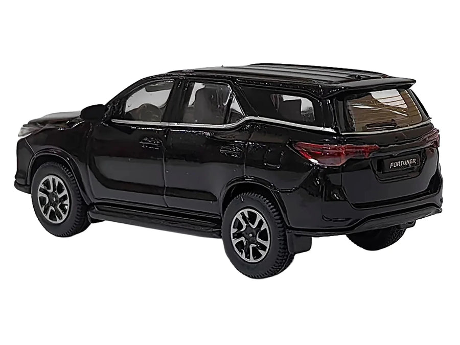 Auto Toyota Fortuner Attitude Año 2023 Escala 1:64 (Modelo Descontinuado)