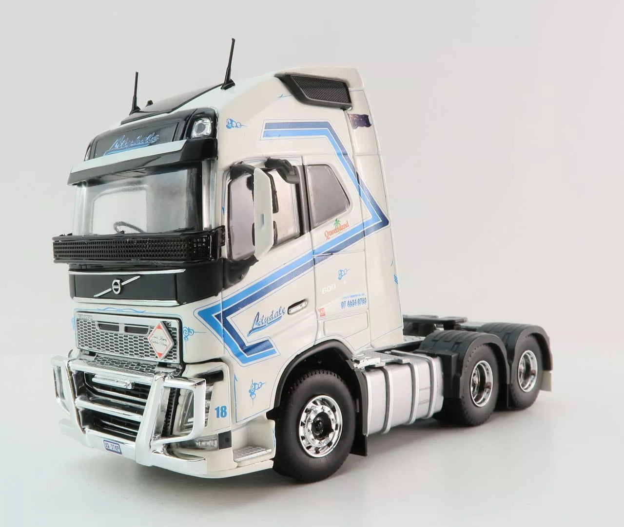 Tracto Camión Volvo FH04 Escala 1:50 (Modelo Descontinuado)