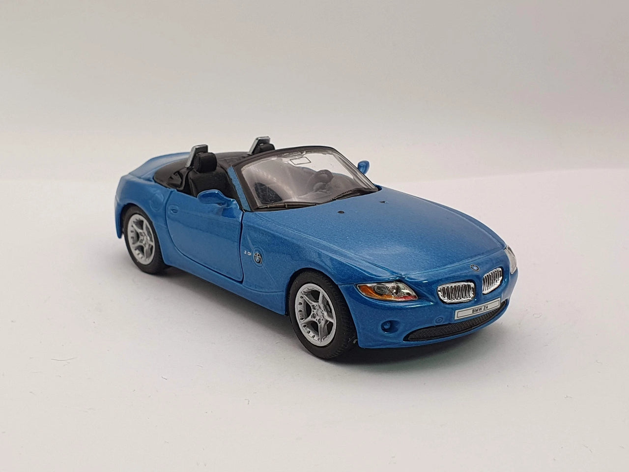 Auto BMW Z4 Año Escala 1:36 (Modelo Descontinuado)