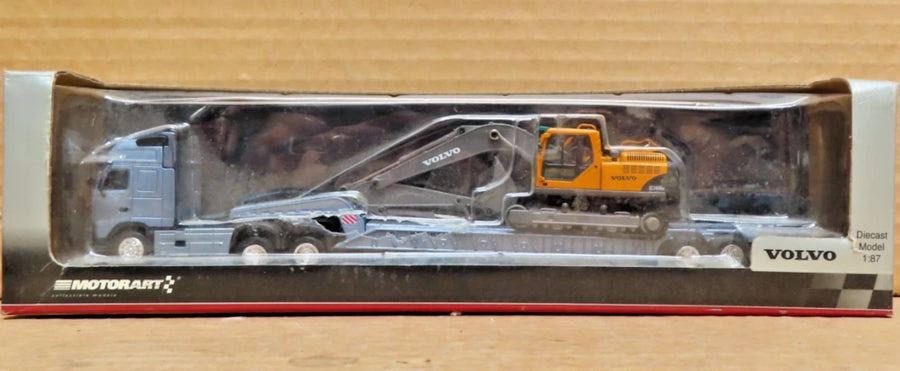 85600 Low Bed HX520 International &amp; Caterpillar 349F L XE Hydraulic Excavator 1:50 Scale