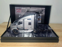 Thumbnail for Tracto Camión Kenworth T680 100 Años De Aniversario Escala 1:32 (Modelo Descontinuado) - KATZER