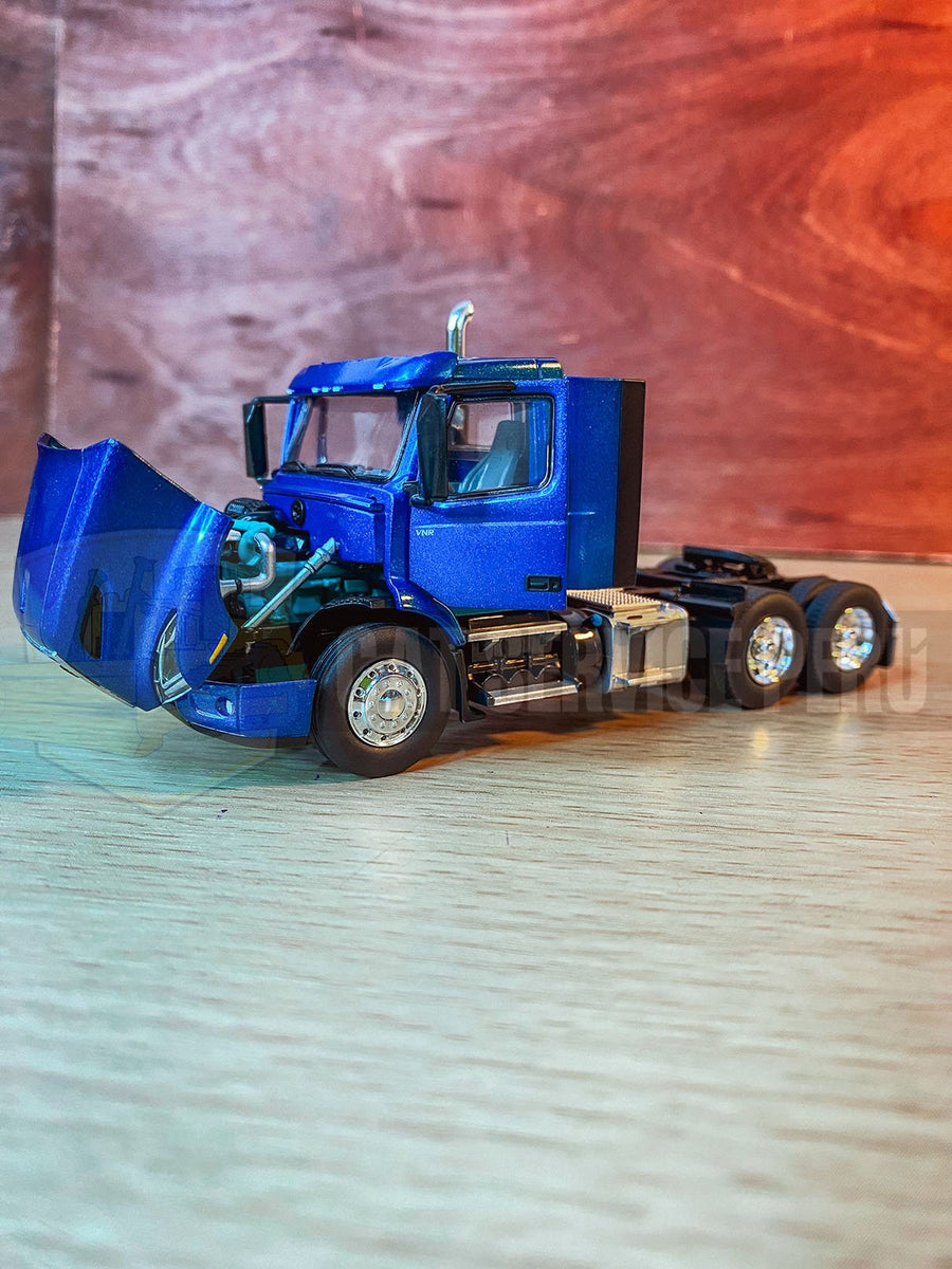Tracto Camión Volvo VNR 300 Escala 1:50 - KATZER