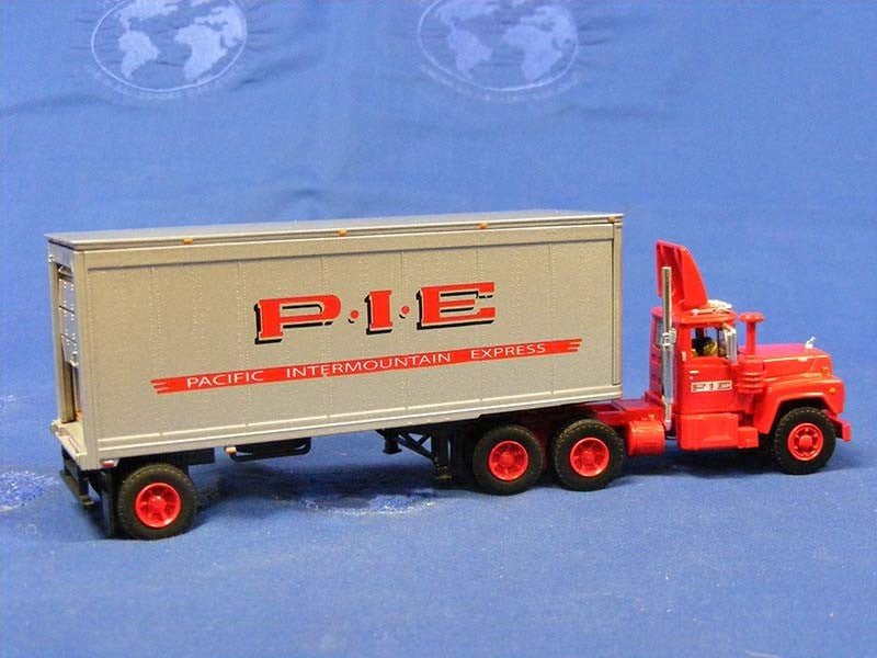Tráiler Mack R - Model Day Cab 28' P.I.E Escala 1:64 - KATZER