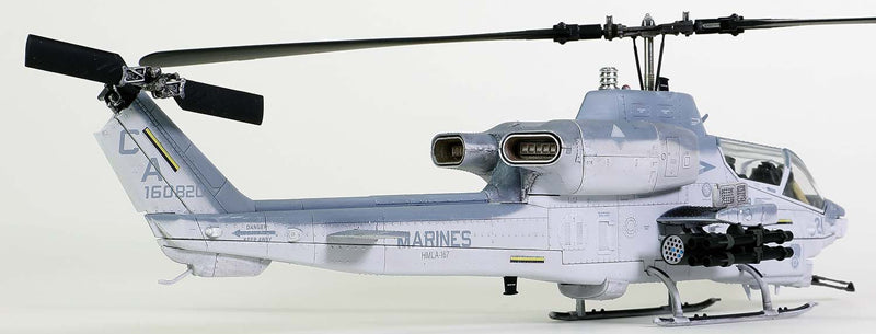 Helicóptero Militar Bell AH-1W Whiskey Cobra Escala 1:48
