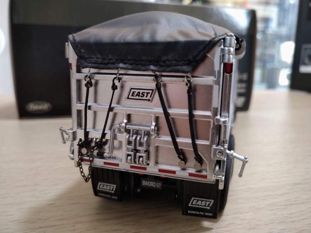 Volquete Peterbilt 357 East Genesis Escala 1:50 (Modelo Descontinuado) - KATZER