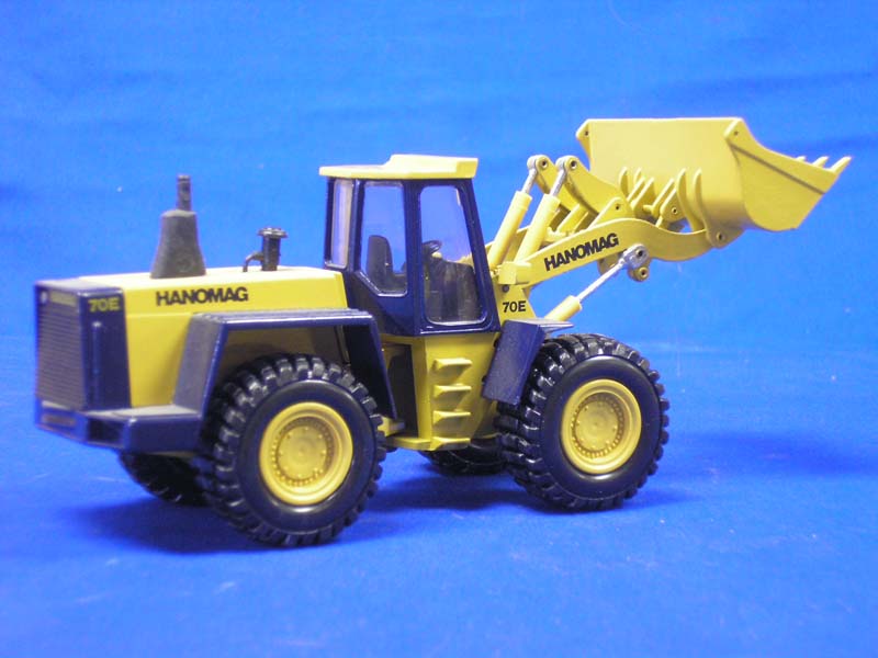 Cargador De Ruedas Hanomag 70E Escala 1:50 (Modelo Descontinuado)