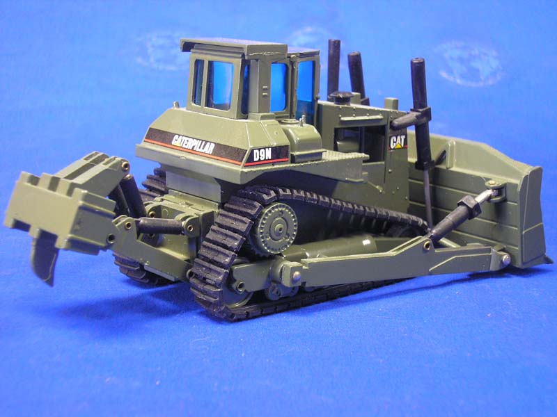 Tractor De Orugas  D9N Escala 1:50 (Modelo Descontinuado)