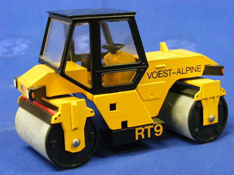 Rodillo Compactador Voest-Alpine RT9 Escala 1:35 (Modelo Descontinuado)