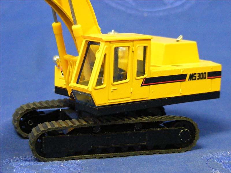 Excavadora De Orugas Mitsubishi MS300 Escala 1:48 (Modelo Descontinuado)