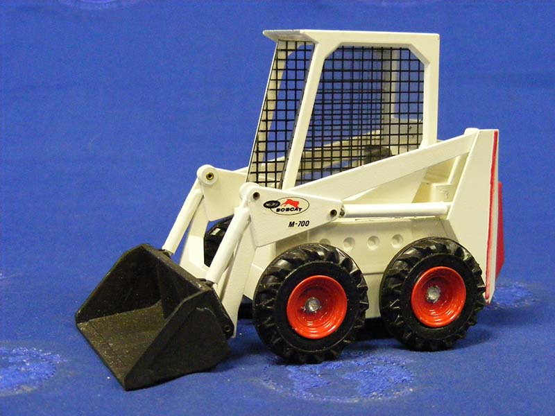 Bob M700 Skid Steer Loader 1:24 Scale (Discontinued Model)