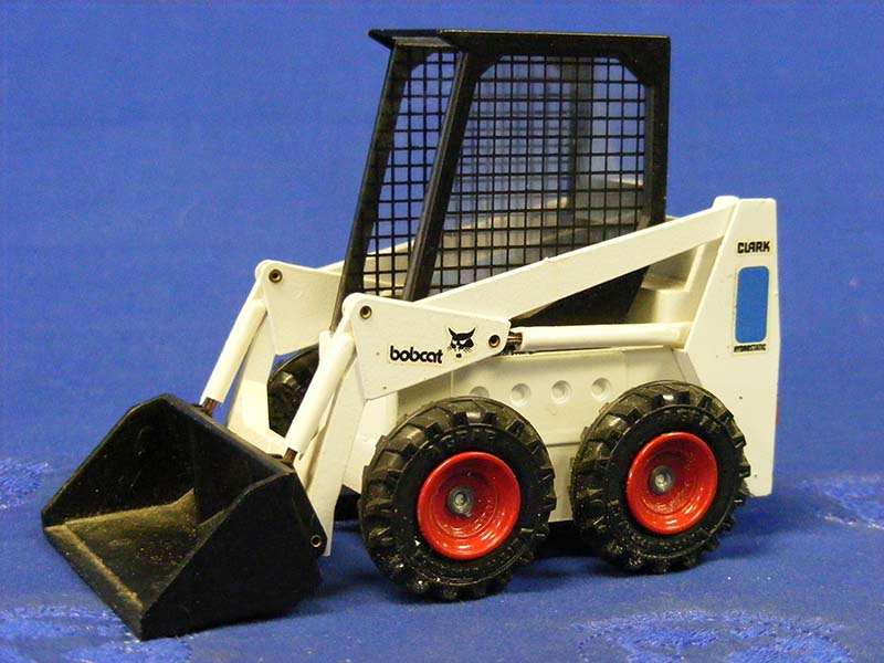 Bob M700 Skid Steer Loader 1:24 Scale (Discontinued Model)