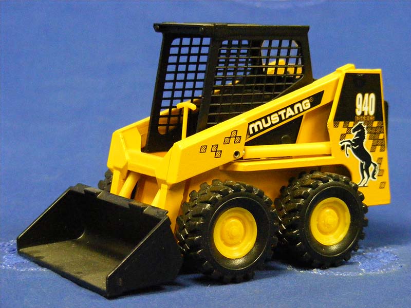 Minicargador Mustang 940 Escala 1:25 (Modelo Descontinuado)