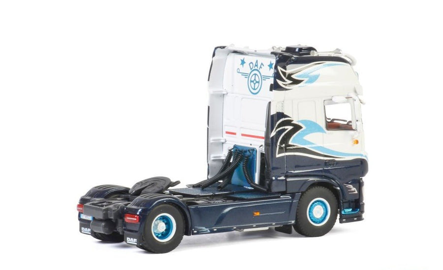 01-2248 Tracto DAF XF Super Space LD Transport Escala 1:50 (Modelo Descontinuado) - KATZER