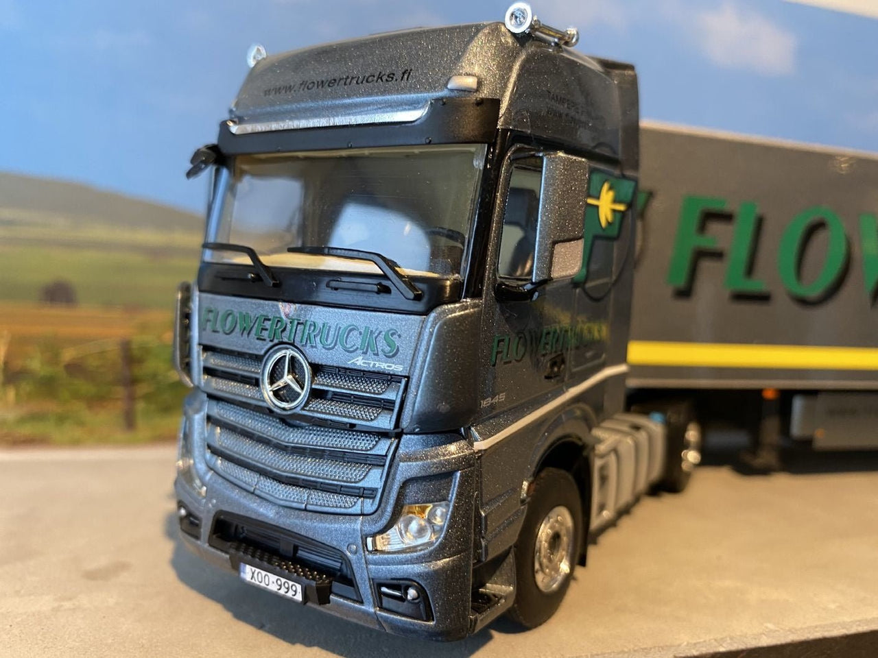 01-2958 Tráiler Mercedes Benz MP4 Escala 1:50 (Pre-Venta) - KATZER