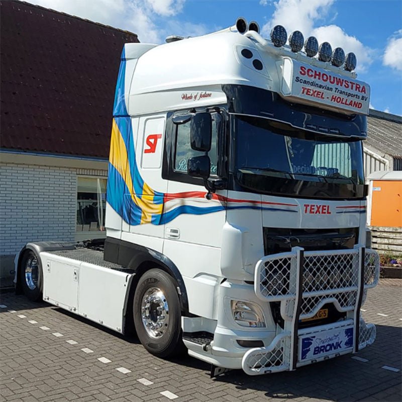 01-3571 Tracto DAF XF 4X2 Schouwstra Escala 1:50 (Modelo Descontinuado) - KATZER