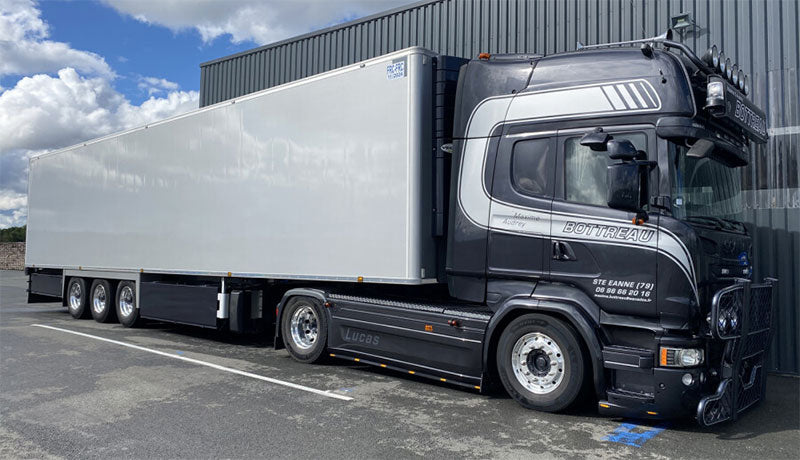 Tráiler Scania 4X2 3-Axle Transports Bottreau Escala 1:50 (Modelo Descontinuado)