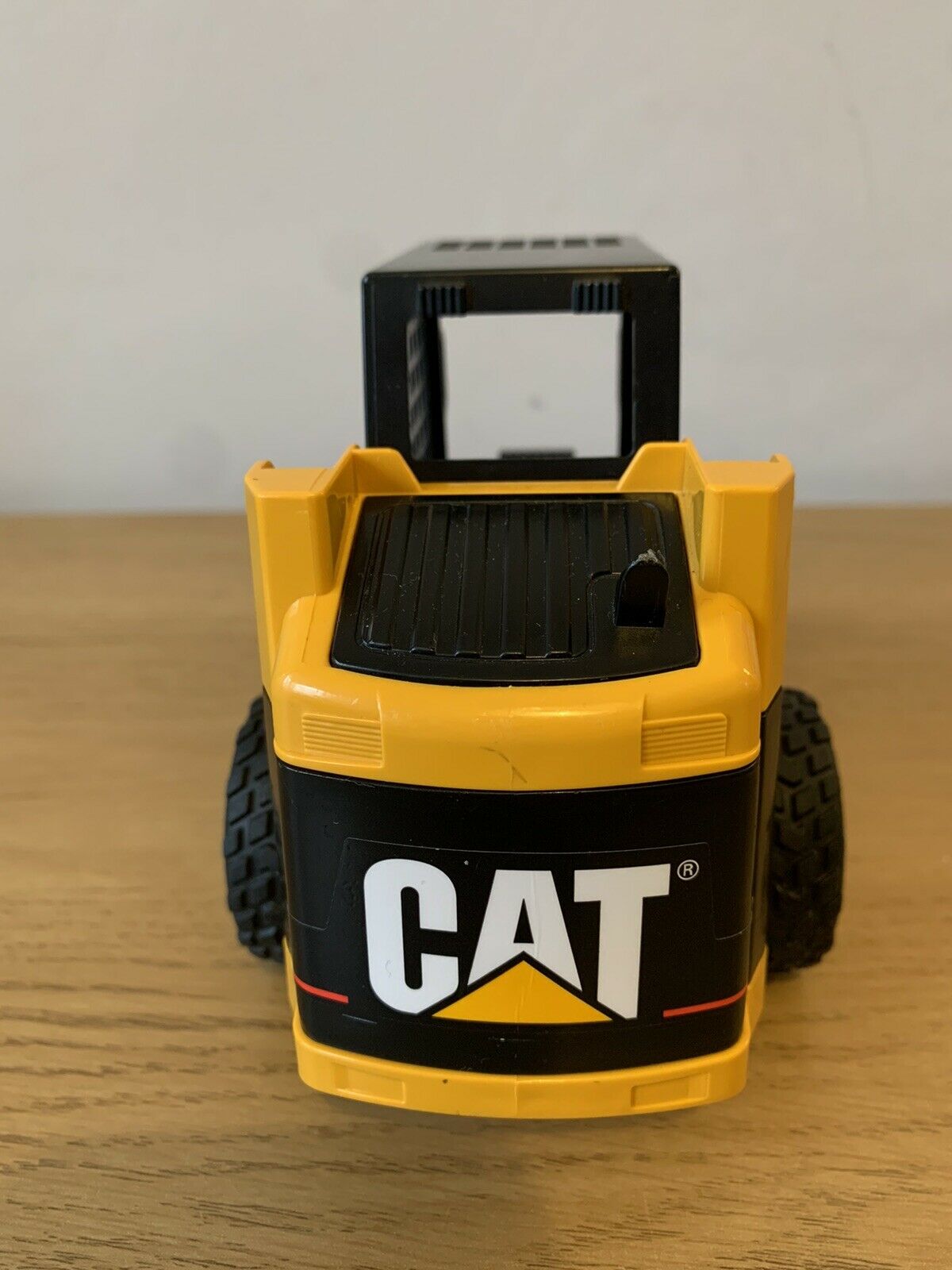 02481 Minicargador Caterpillar Escala 1:16 - KATZER