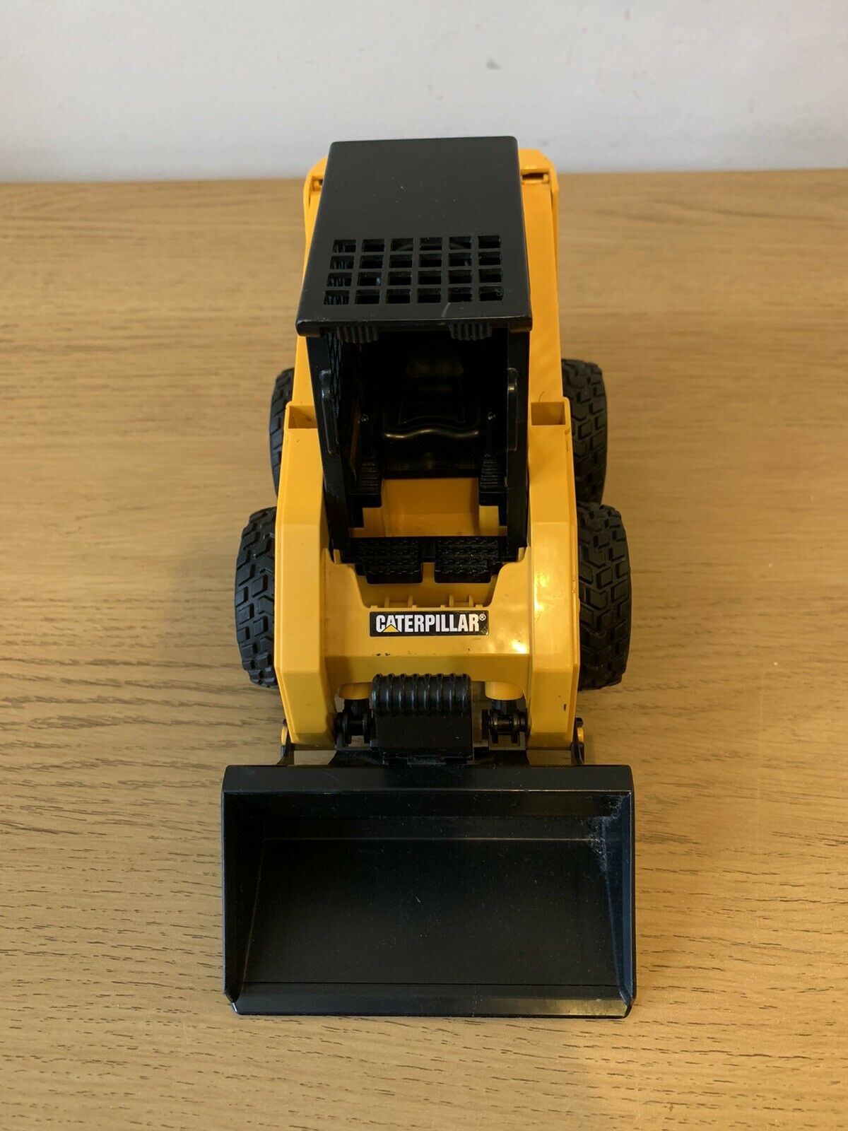 02481 Minicargador Caterpillar Escala 1:16 - KATZER