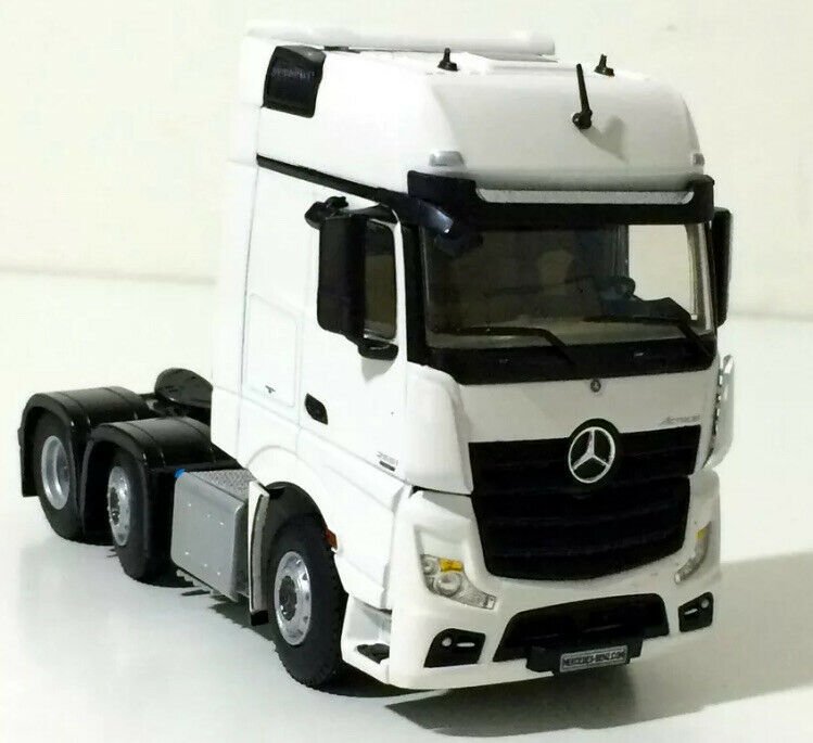 03-1135 Tracto Camión Mercedes-Benz Actros Blanco Escala 1:50 - KATZER