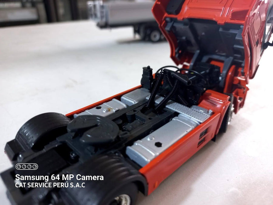 04-1158 Tracto Iveco Stralis HI-WAY 4x2 Escala 1:50 (Modelo Descontinuado) - KATZER