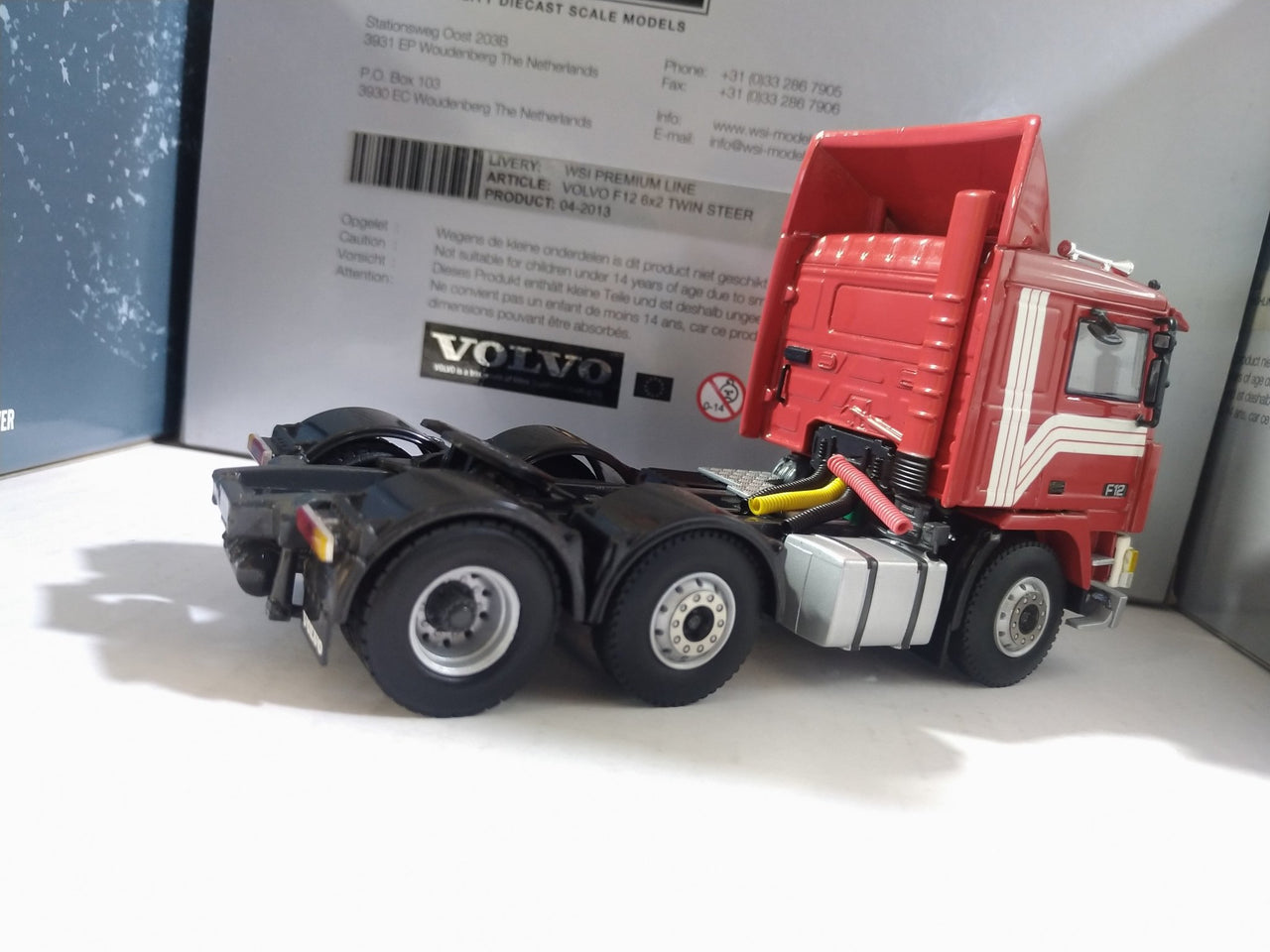 04-2013 Tracto Camión Volvo F12 6X2 Escala 1:50 - KATZER