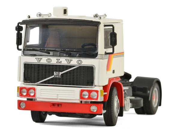 04-2014 Tracto Volvo F12 Escala 1:50 - KATZER