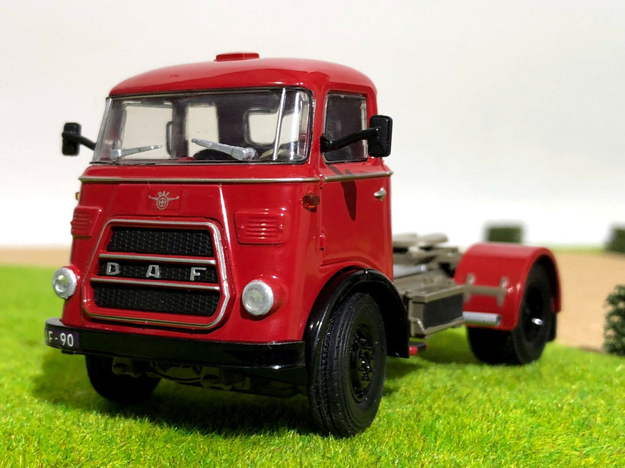 04-2067 Tracto DAF 1600 Escala 1:50 - KATZER