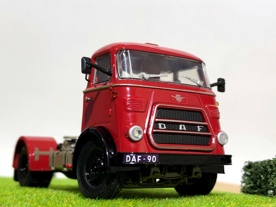 04-2067 Tracto DAF 1600 Escala 1:50 - KATZER