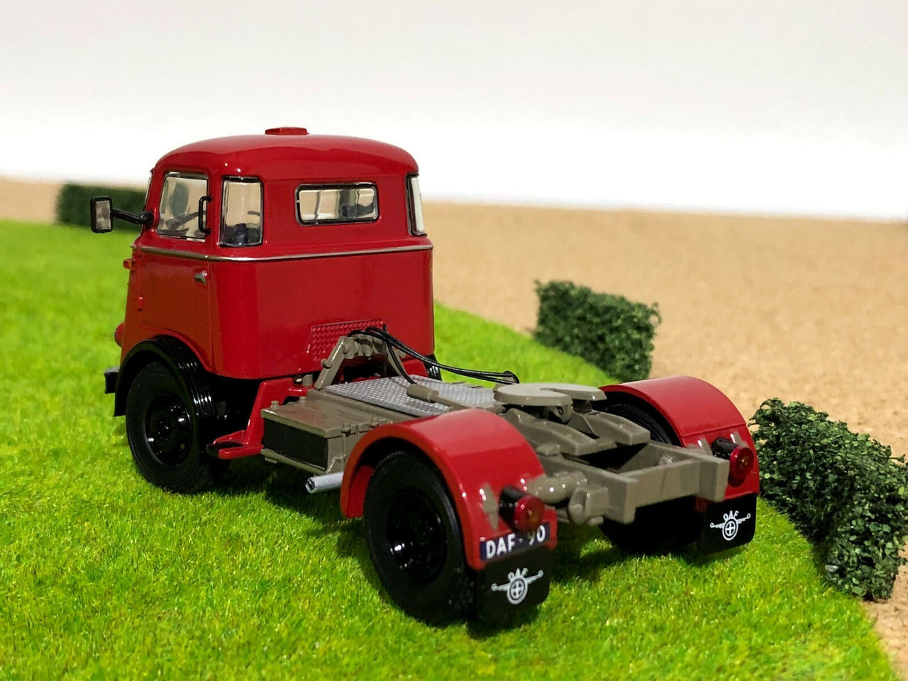04-2067 Tracto DAF 1600 Escala 1:50 - KATZER