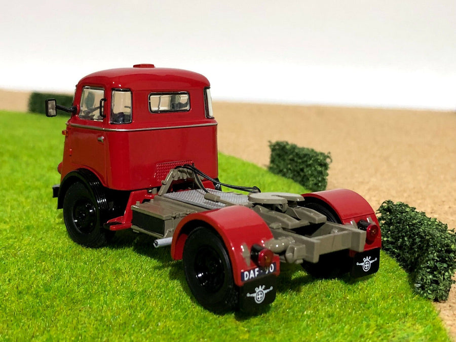 04-2067 Tracto DAF 1600 Escala 1:50 - KATZER